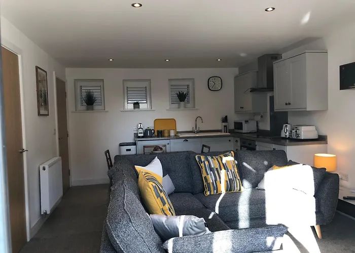 Retro Retreat, Sea View, Free Parking & Ev Plug-In