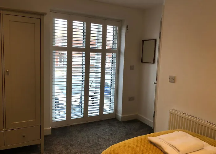 Retro Retreat, Sea View, Free Parking & Ev Plug-In