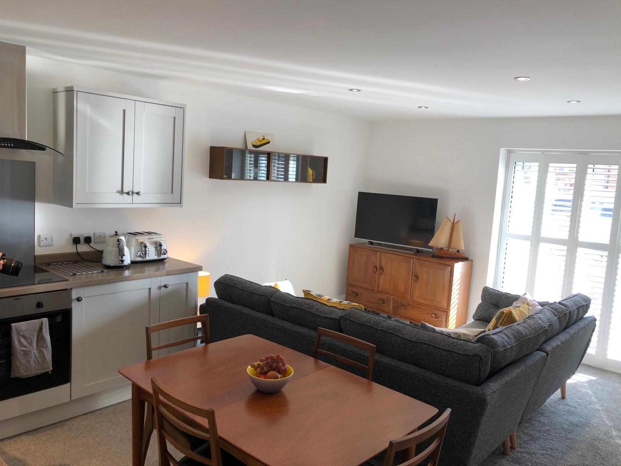 Retro Retreat, Sea View, Free Parking & Ev Plug-in Holiday home *