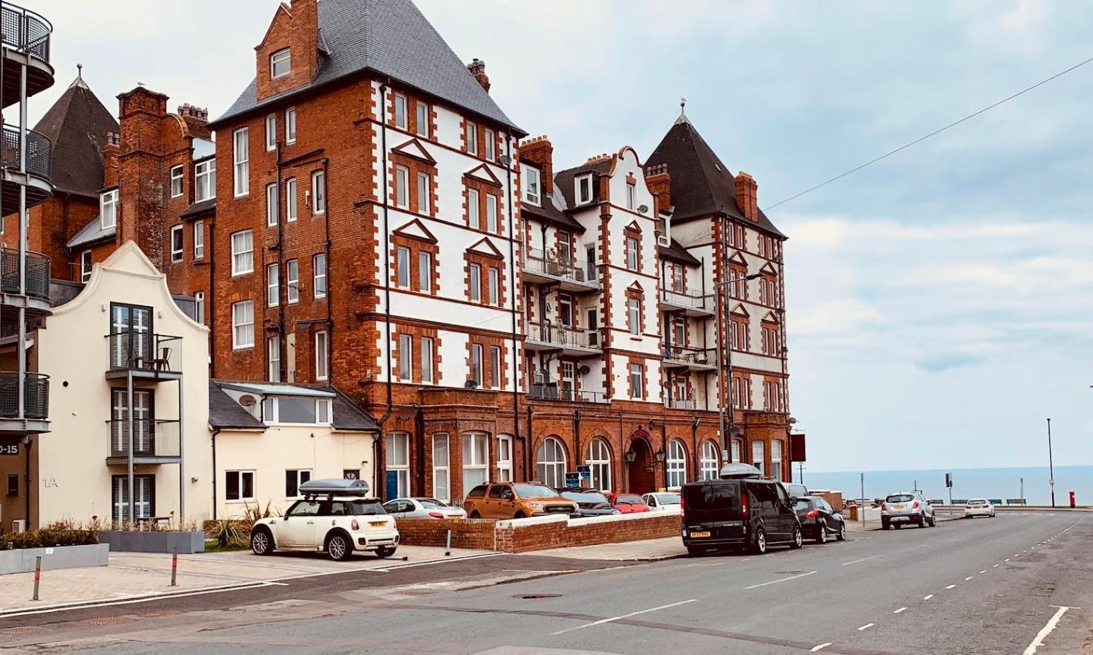 Retro Retreat, Sea View, Free Parking & Ev Plug-in *