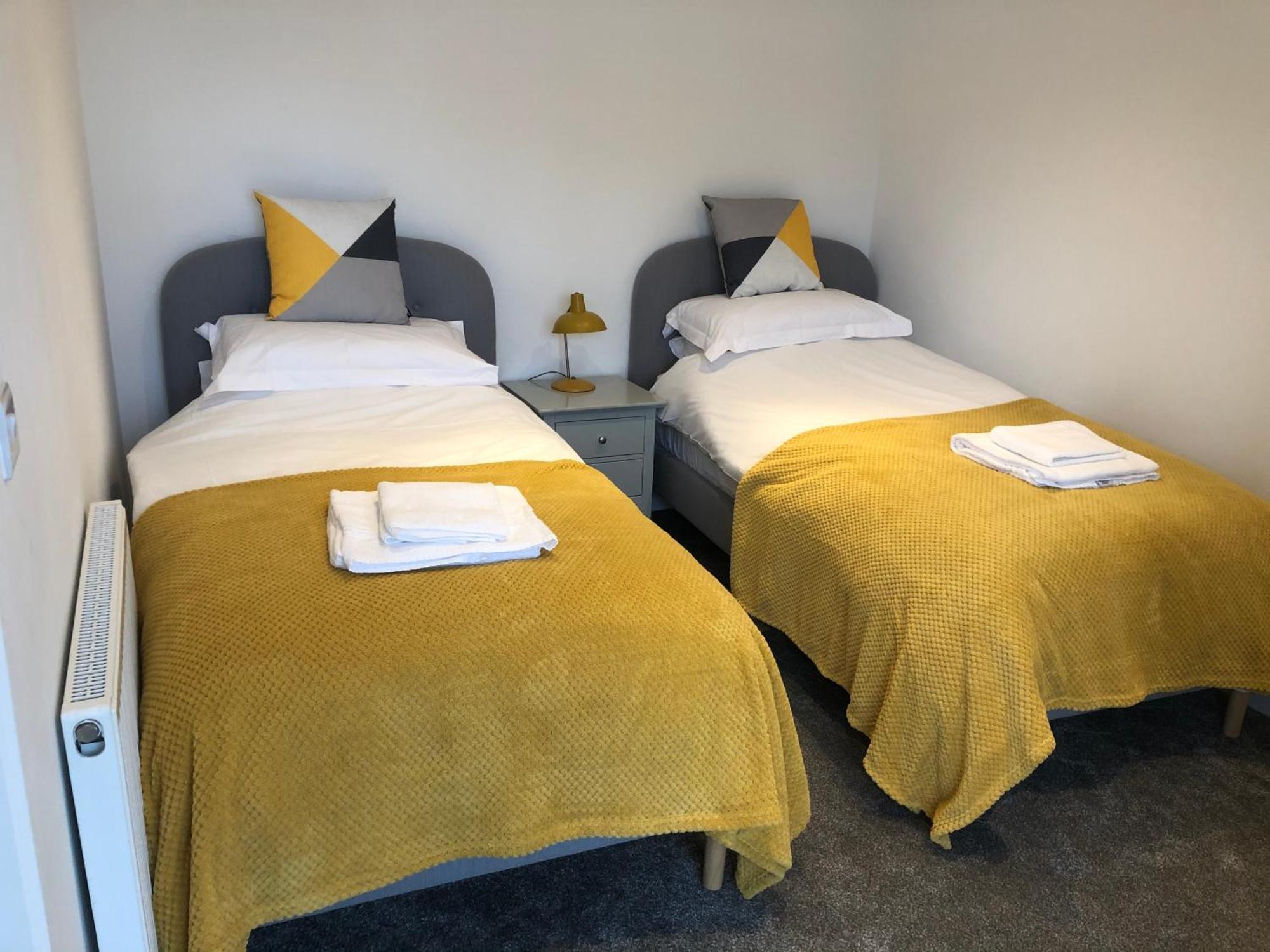 Retro Retreat, Sea View, Free Parking & Ev Plug-in Holiday home *