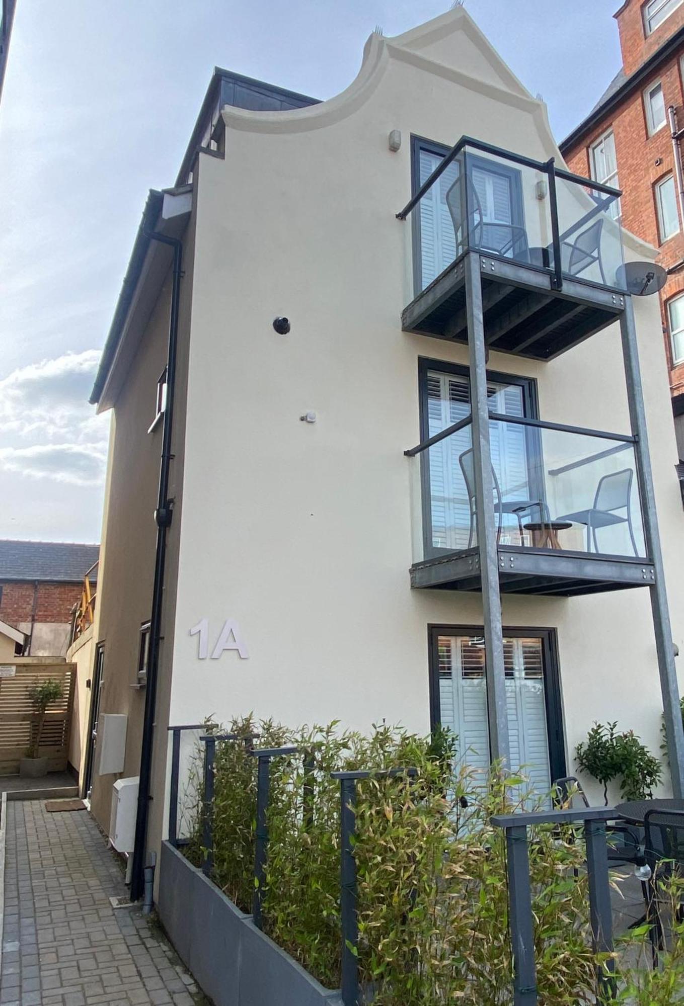 Retro Retreat, Sea View, Free Parking & Ev Plug-in Holiday home Whitby