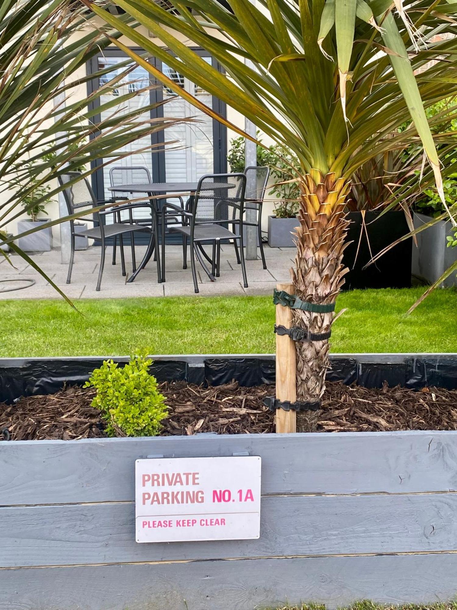Retro Retreat, Sea View, Free Parking & Ev Plug-in