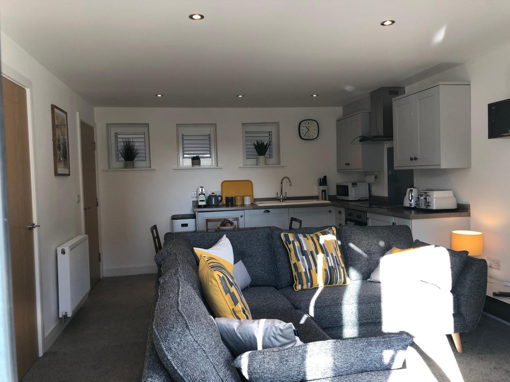 Retro Retreat, Sea View, Free Parking & Ev Plug-in *